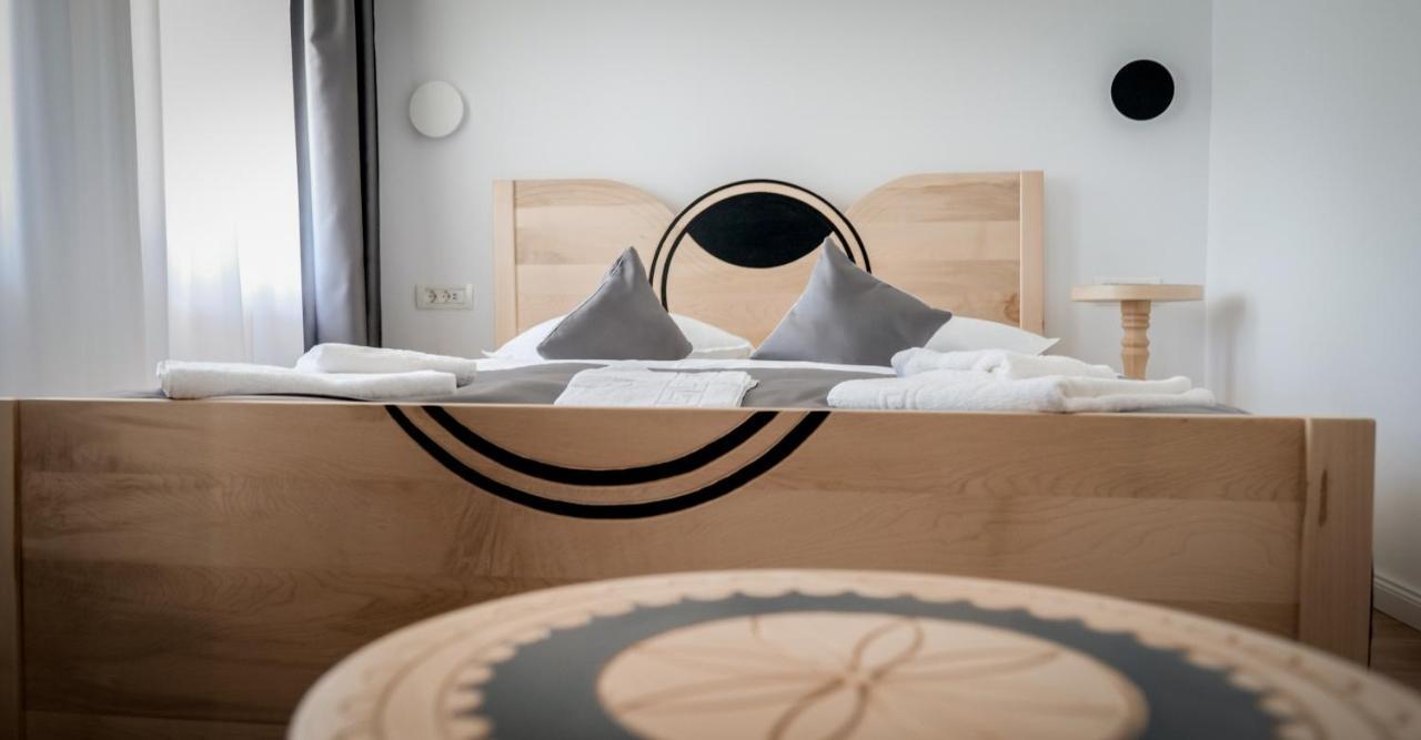Bed & Breakfast Conacul Olarilor *