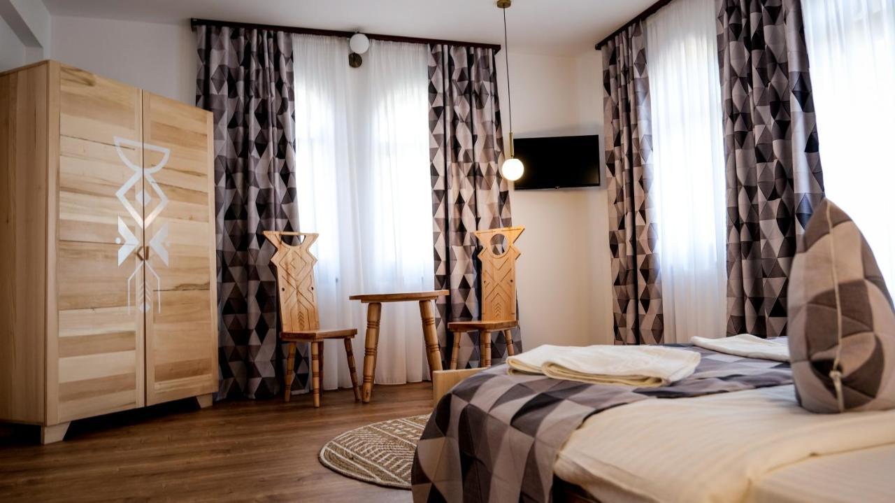 Bed & Breakfast Conacul Olarilor *