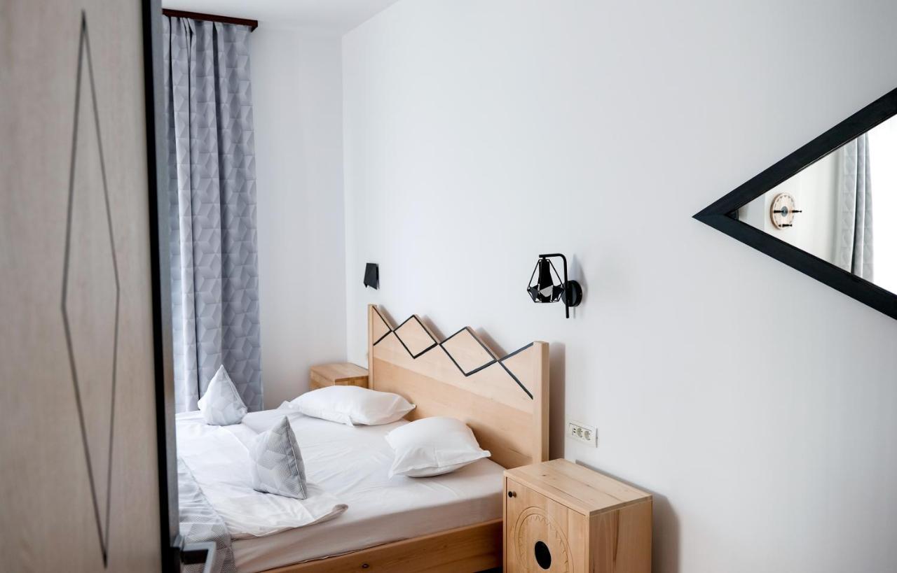 Conacul Olarilor Bed & Breakfast
